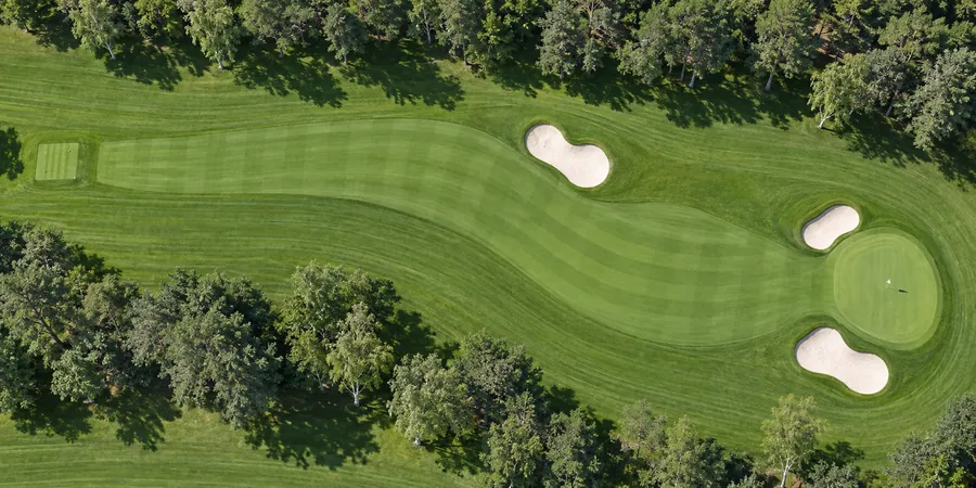 Aerial view of hole 3, Adder, from the tee on the left to the green on the right.