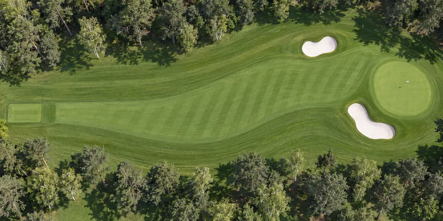 Aerial view of hole 8, Gorse, from the tee on the left to the green on the right.