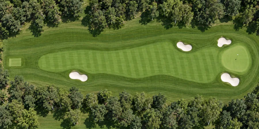 Aerial view of hole 13, Railway, from the tee on the left to the green on the right.